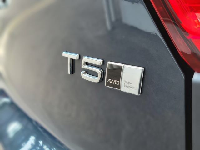 2022 Volvo XC40 T5 Inscription photo 17