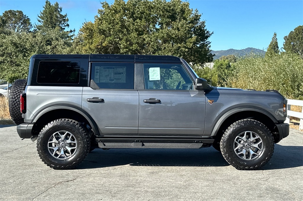 2025 Ford Bronco Badlands photo 3