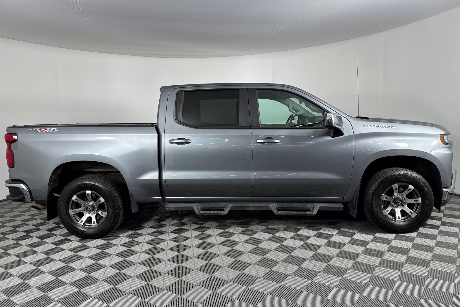 2020 Chevrolet Silverado 1500 LT photo 3