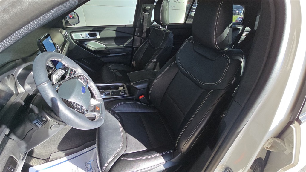 2023 Ford Explorer ST photo 9