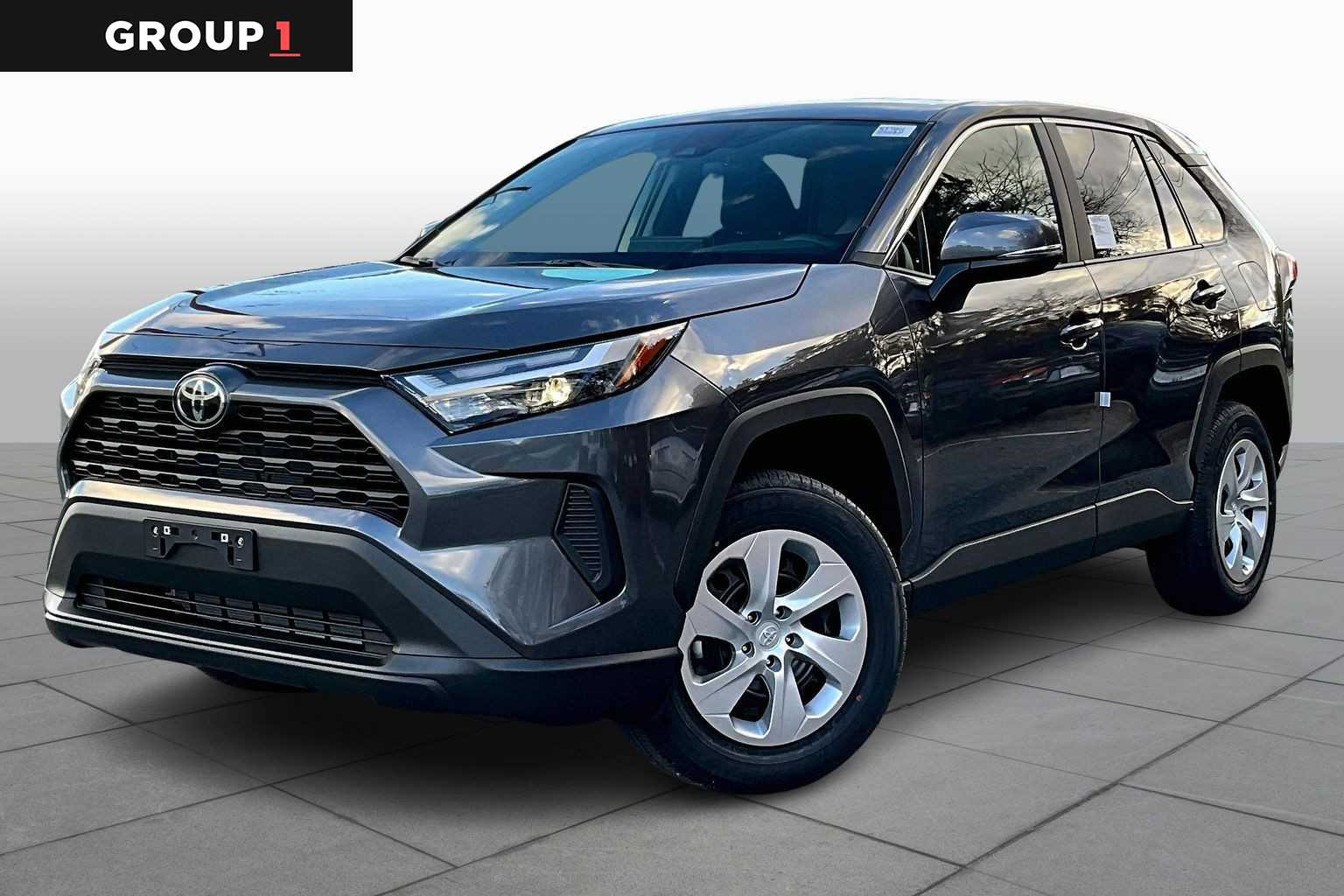 2025 Toyota RAV4 LE's photo