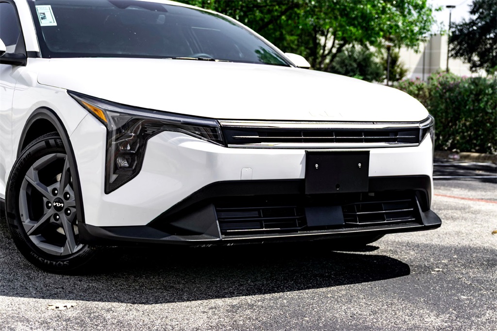 2025 Kia K4 LXS photo 3