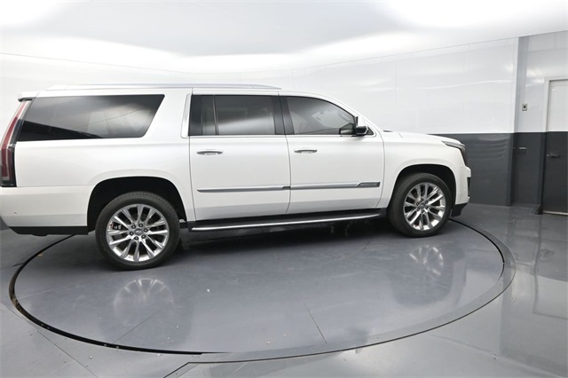 2017 Cadillac Escalade ESV Luxury photo 8