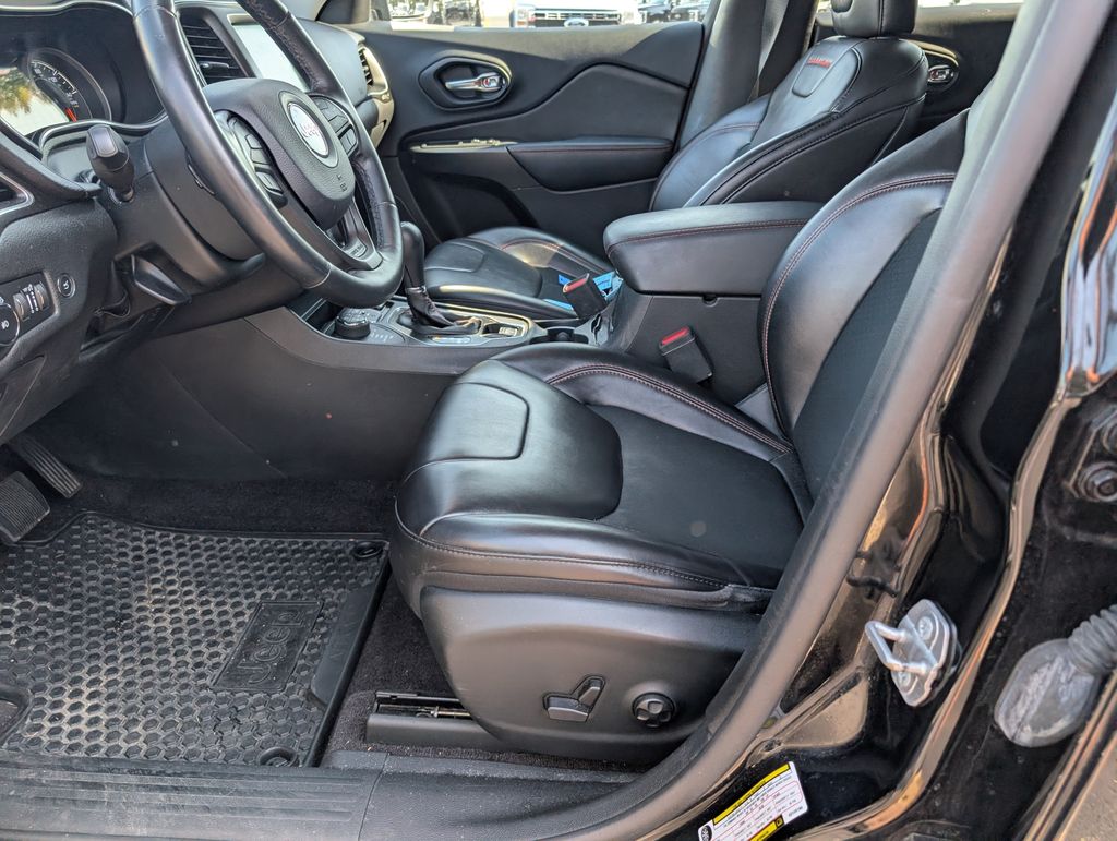 2019 Jeep Cherokee Trailhawk photo 3