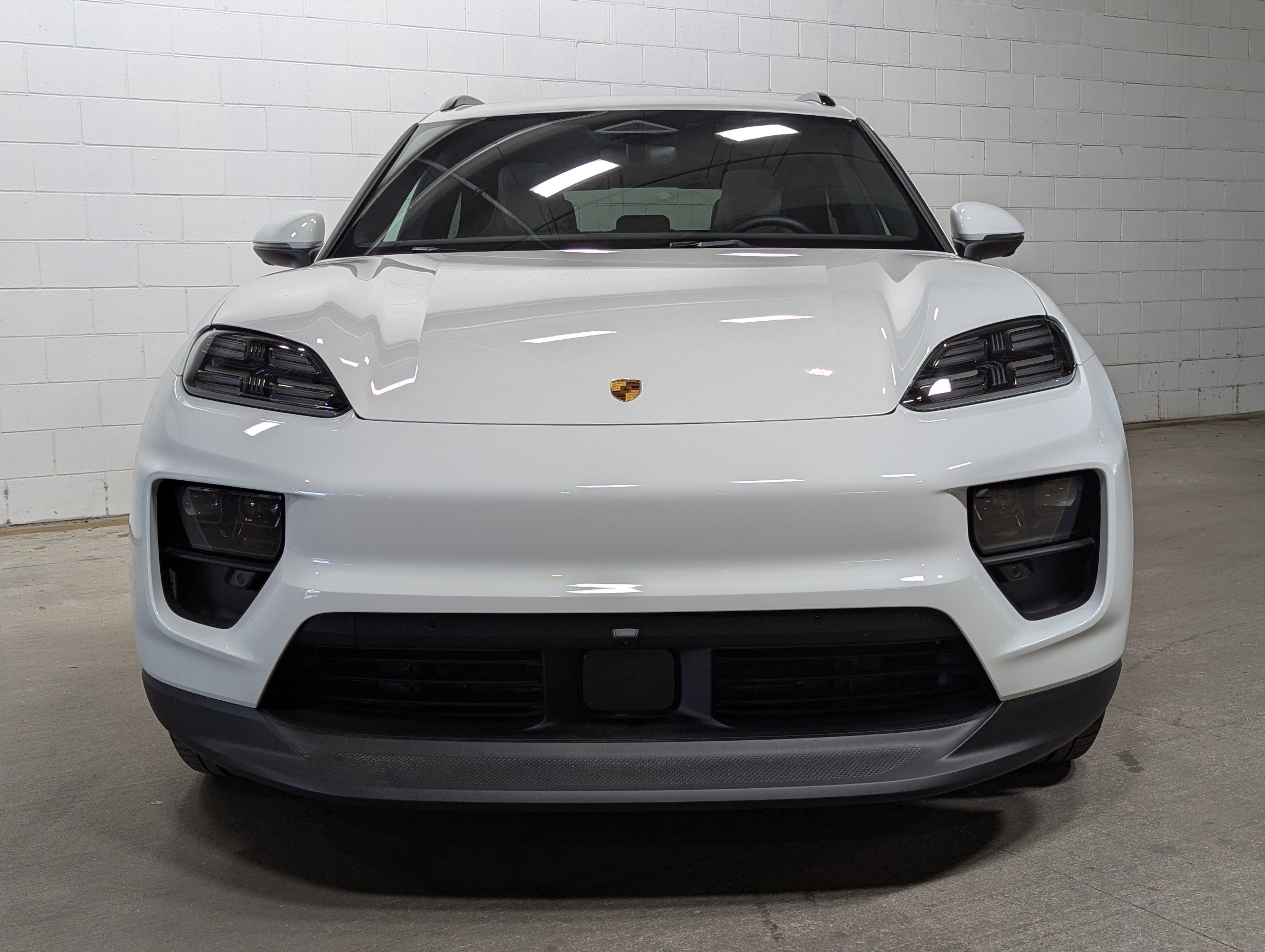 2025 Porsche Macan Electric 4 photo 4