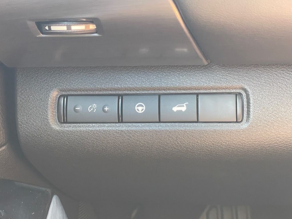 2024 Nissan Pathfinder SL photo 17
