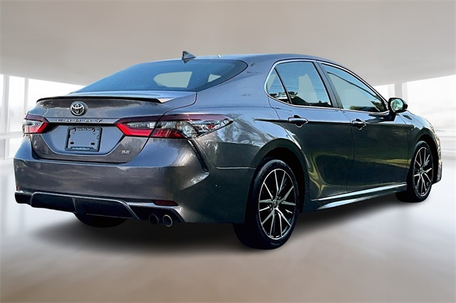 2022 Toyota Camry SE photo 2