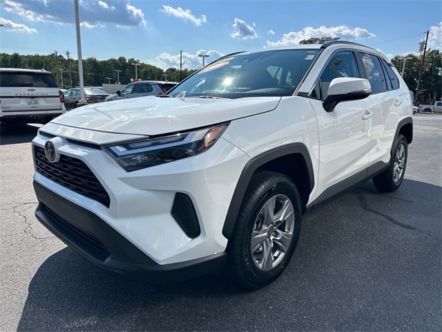 2024 Toyota RAV4 XLE photo 7