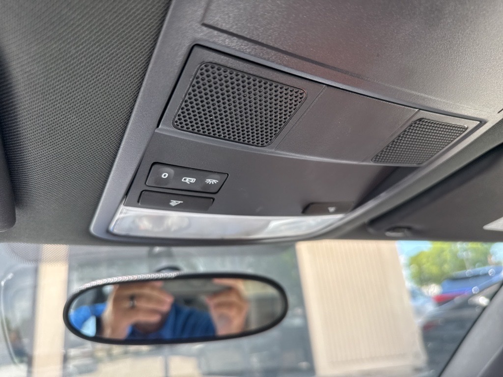2019 Volkswagen Beetle S photo 3