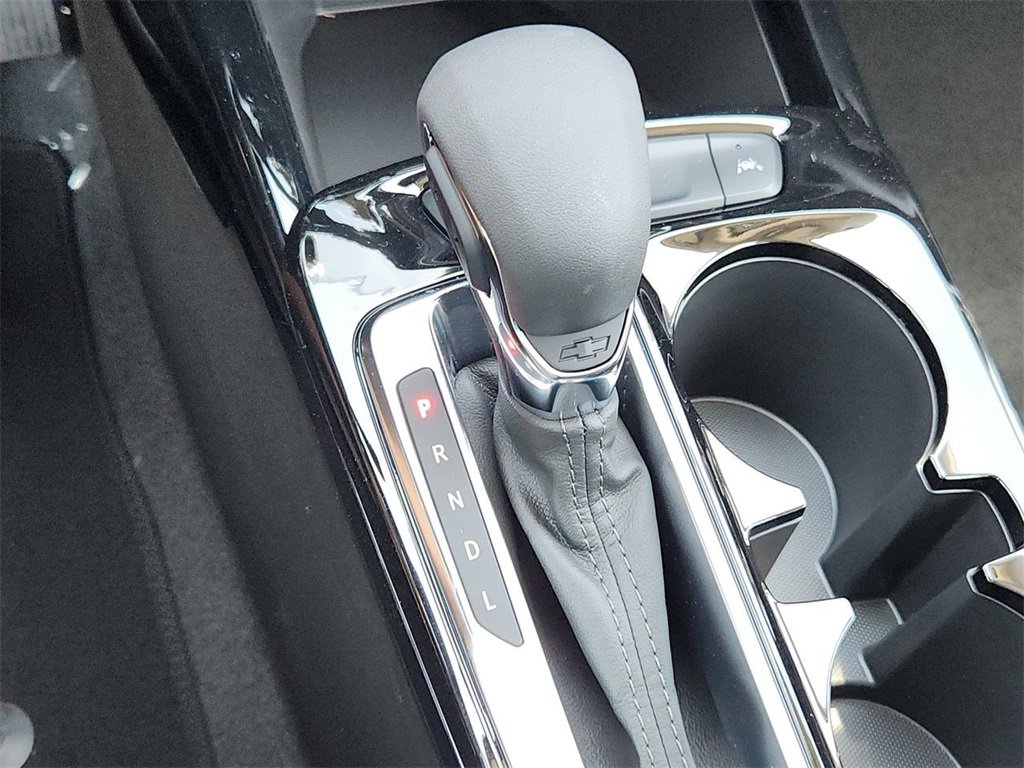 2025 Chevrolet Trax LT photo 14