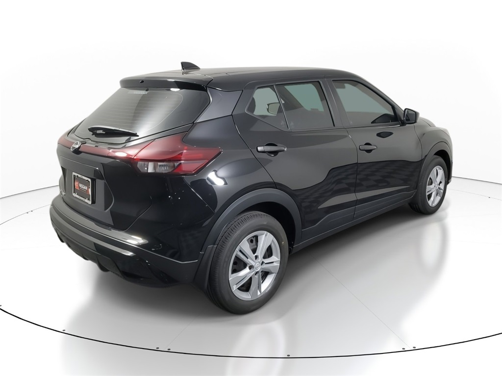 2024 Nissan Kicks S photo 3