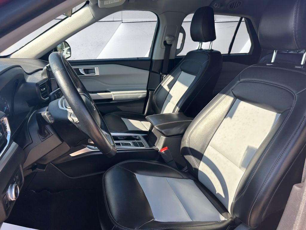 2022 Ford Explorer XLT photo 7