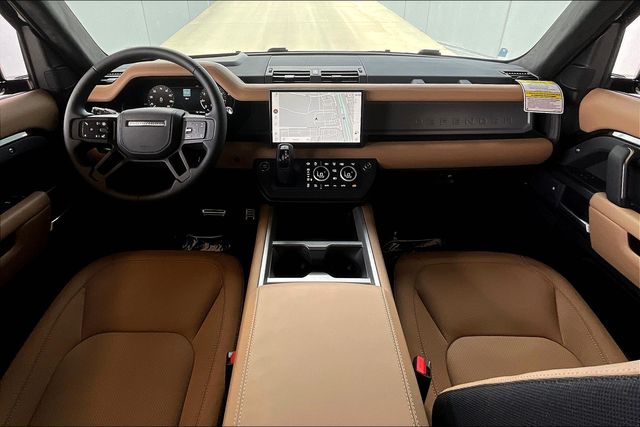 2025 Land Rover Defender 110 V8 photo 3