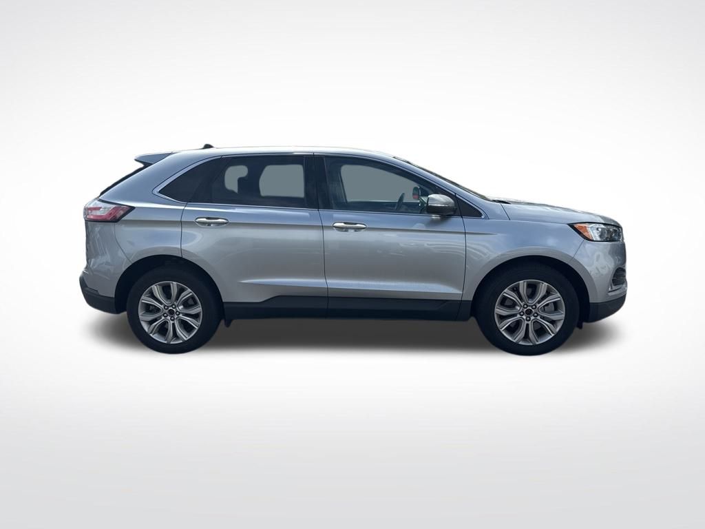 2022 Ford Edge Titanium photo 3