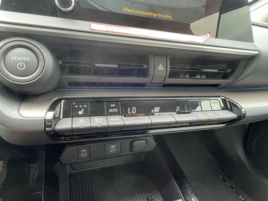 2025 Toyota Prius XLE photo 15