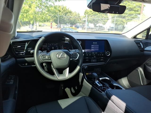 2025 Lexus NX 250 - Photo 15