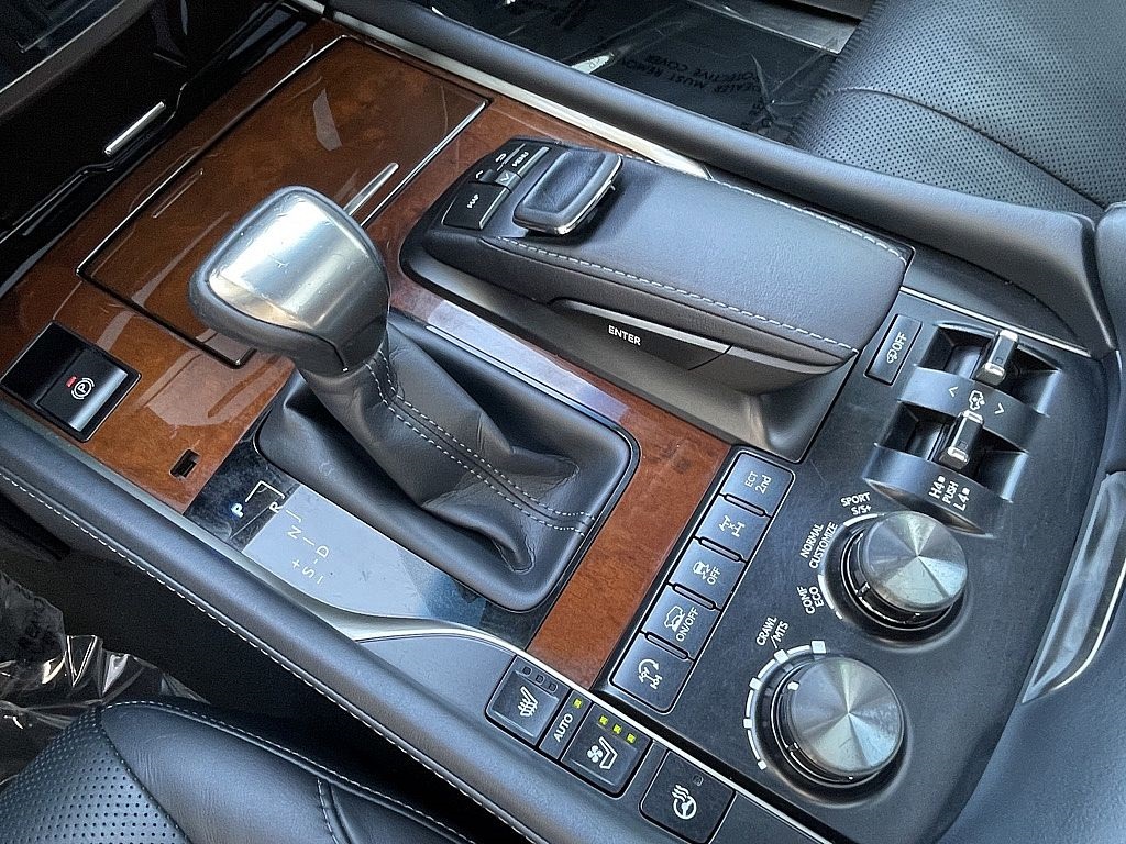 2019 Lexus LX 570 photo 19