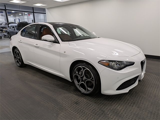 2022 Alfa Romeo Giulia Ti photo 3