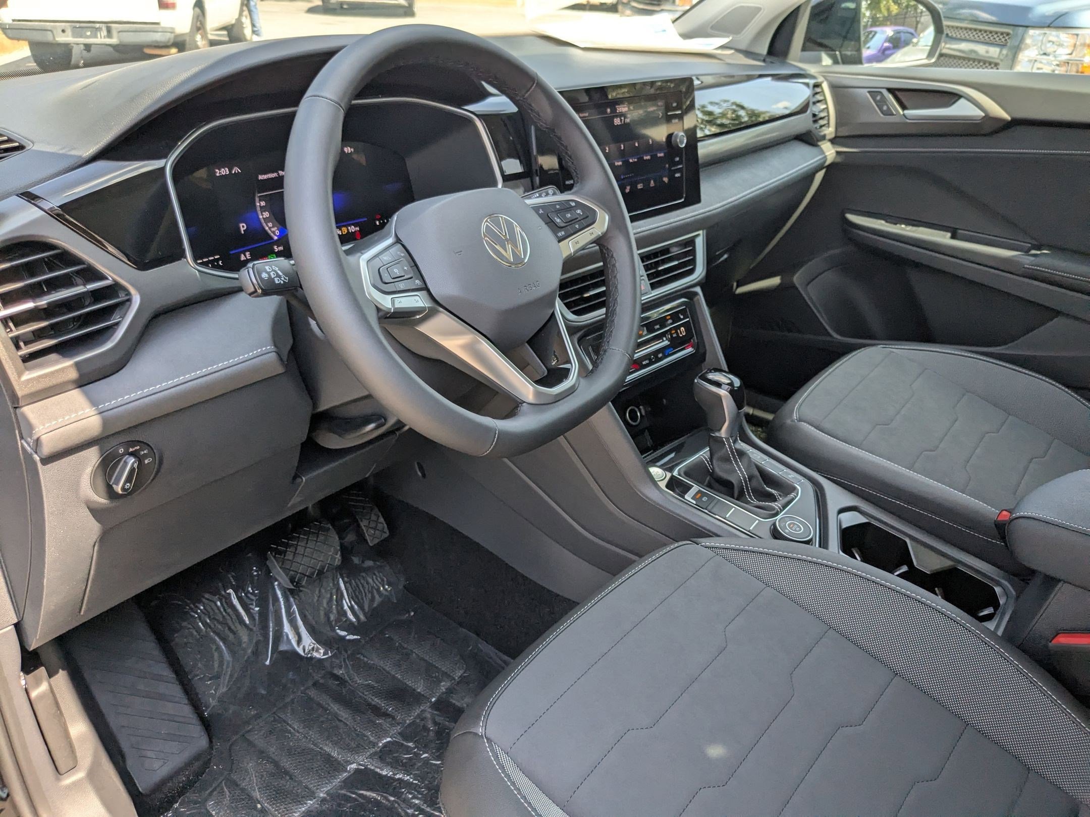 2025 Volkswagen Taos SE photo 2