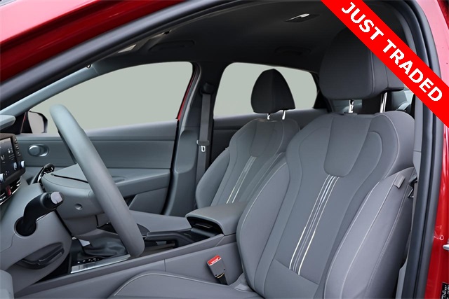 2023 Hyundai Elantra SEL photo 3