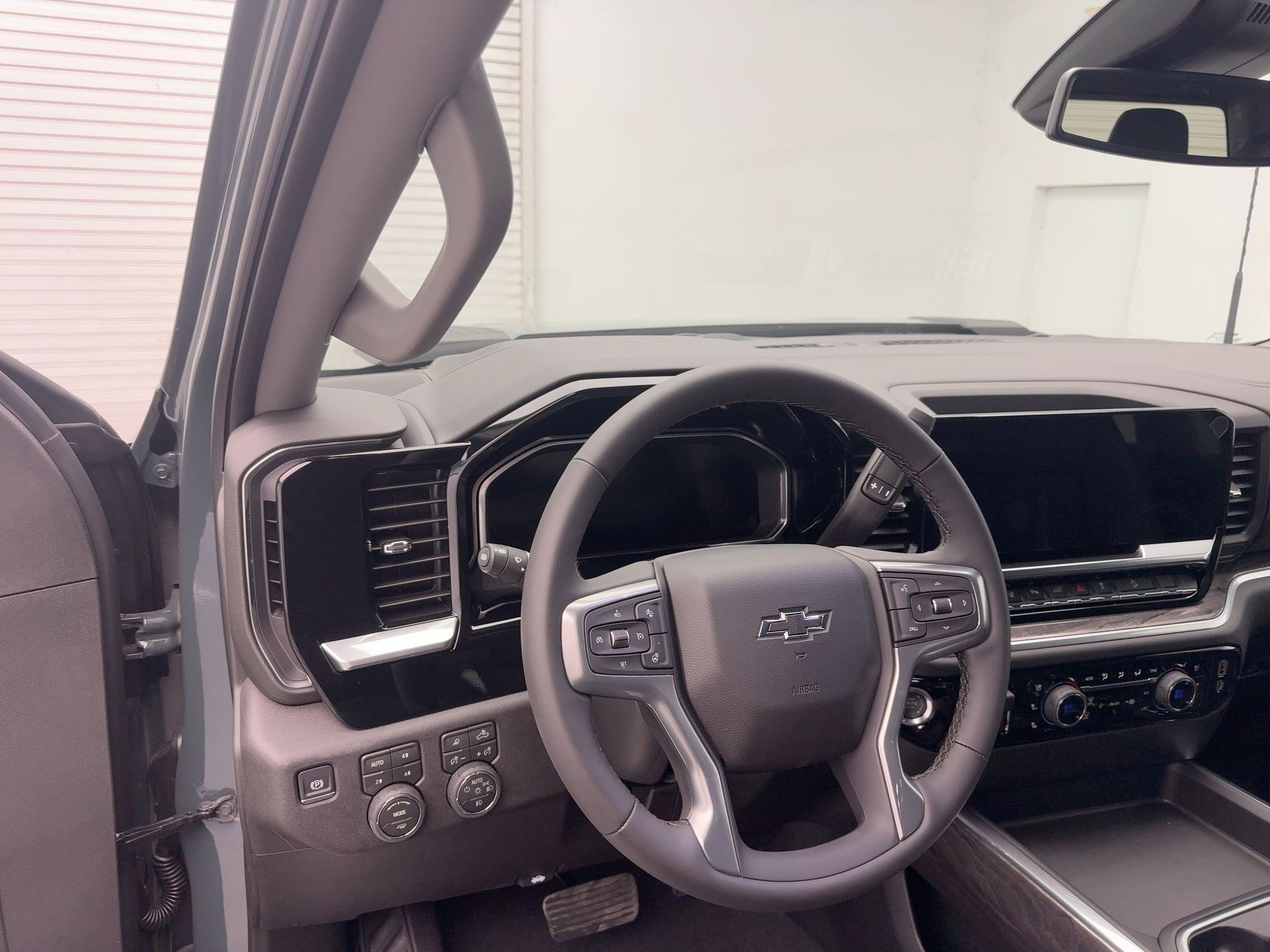 2026 Chevrolet Silverado 3500HD LTZ photo 4