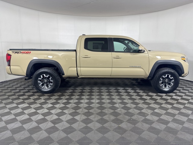 2019 Toyota Tacoma SR5 photo 2