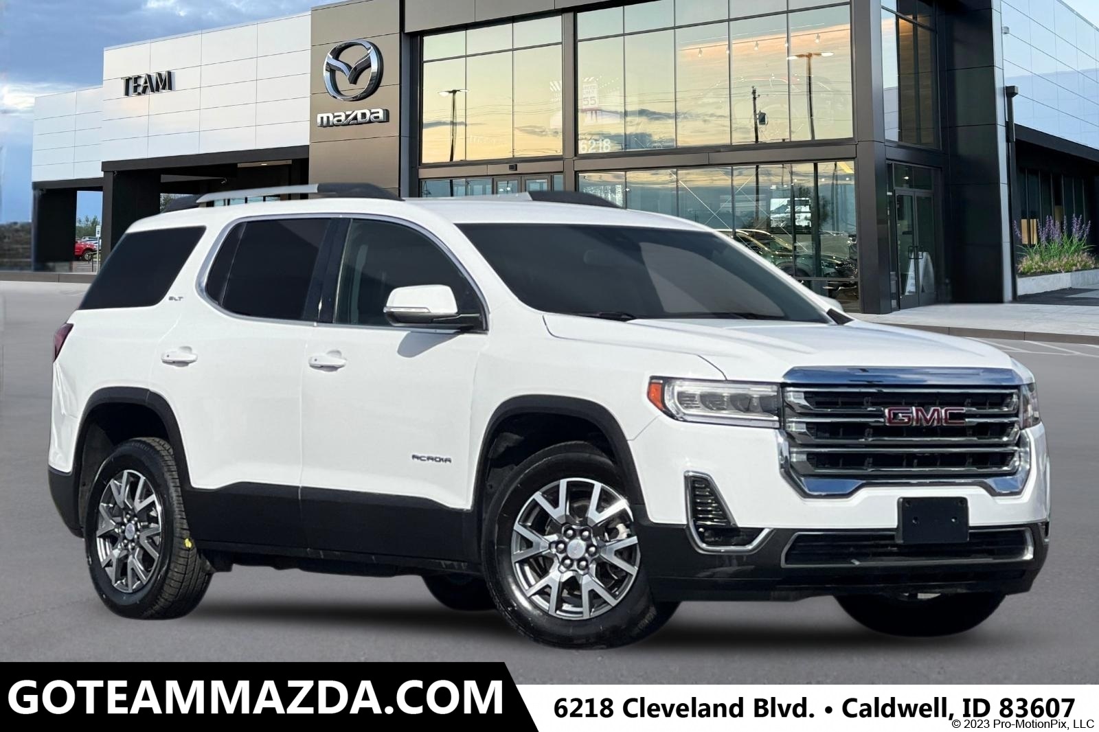 2023 GMC Acadia SLT's photo
