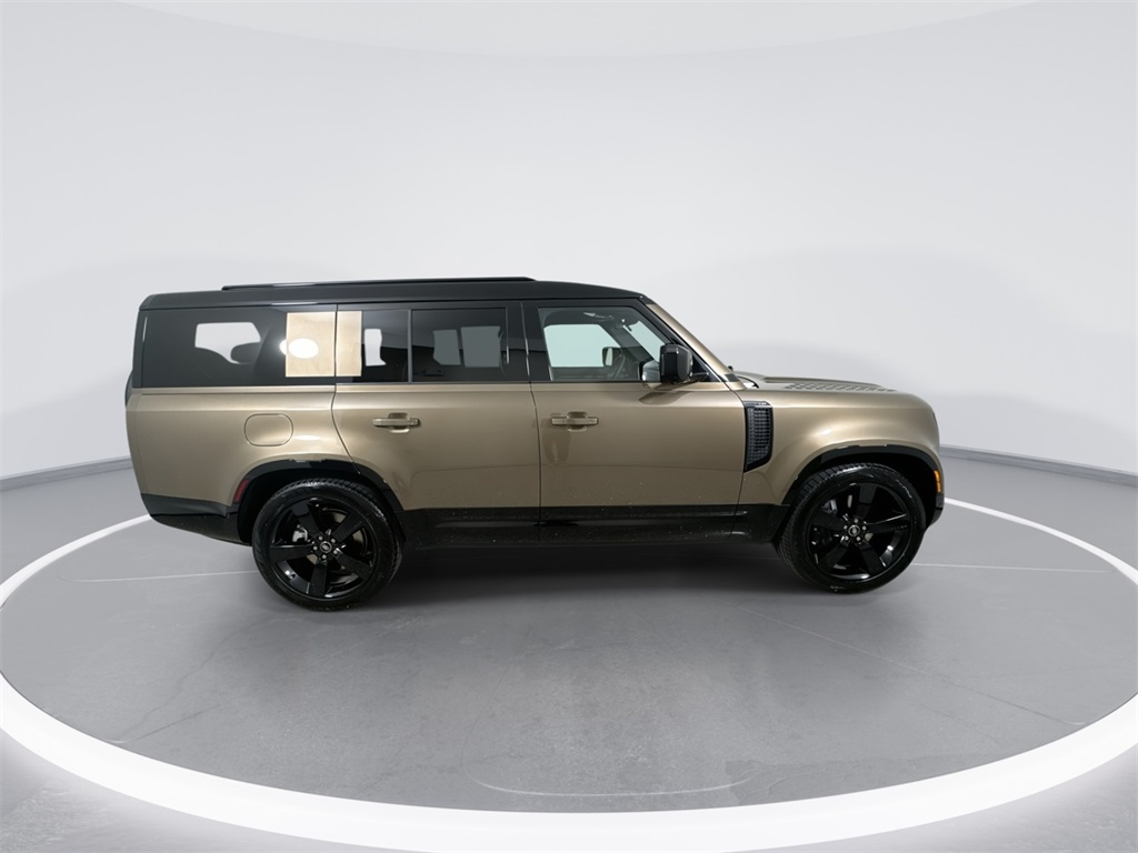 2025 Land Rover Defender 130 X-Dynamic SE photo 8