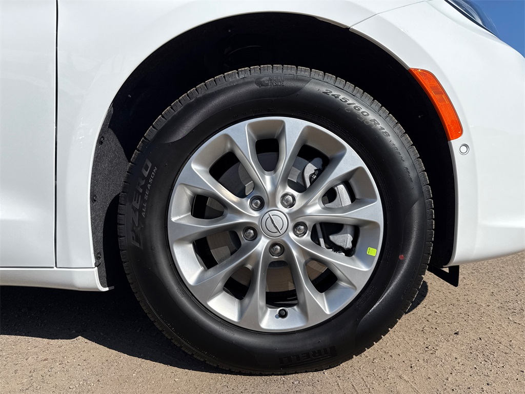 2025 Chrysler Pacifica photo 7