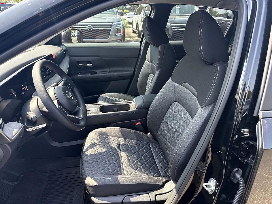 2025 Nissan Kicks SV photo 7