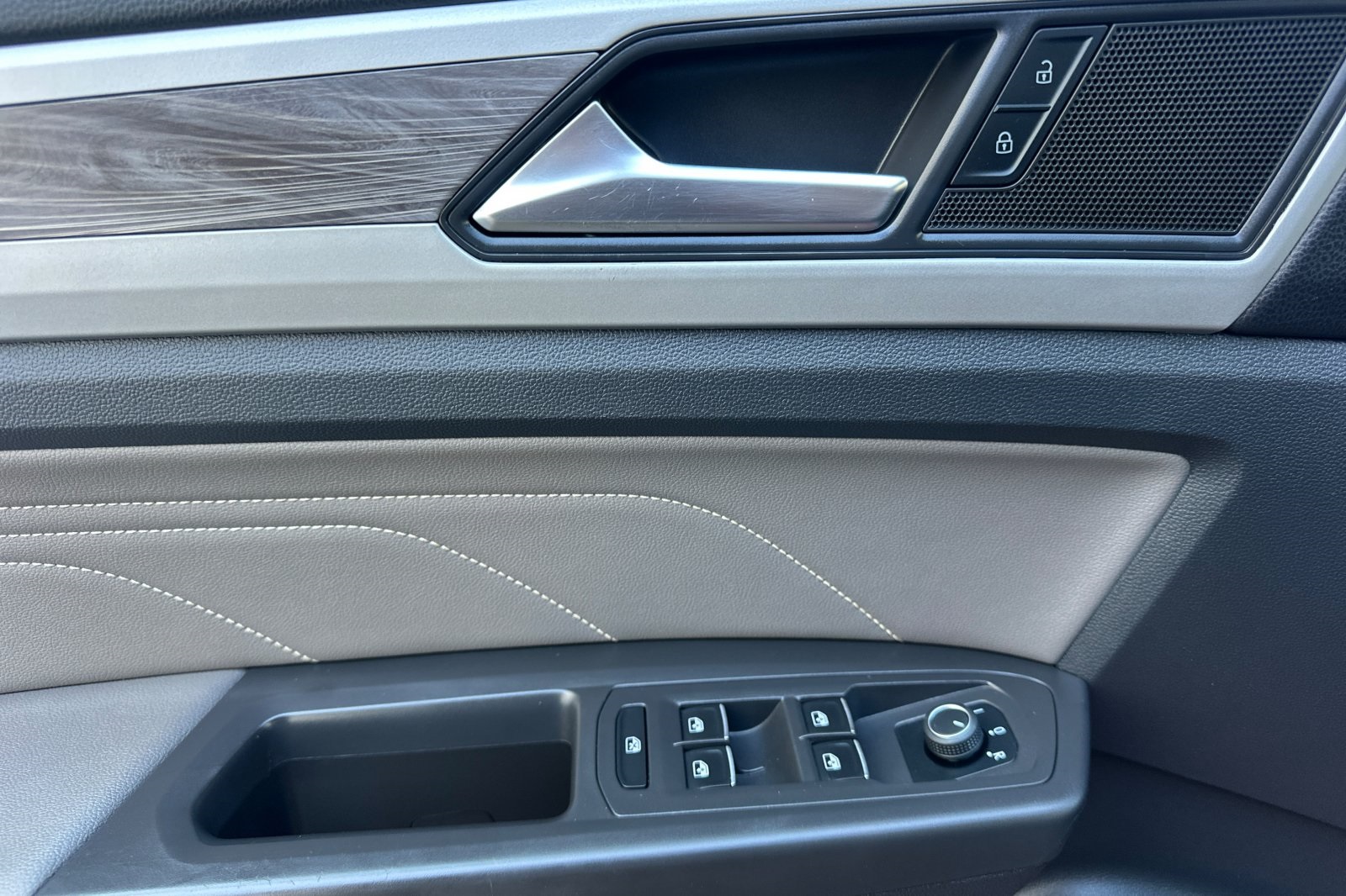 2022 Volkswagen Atlas Cross Sport V6 SE Technology photo 11