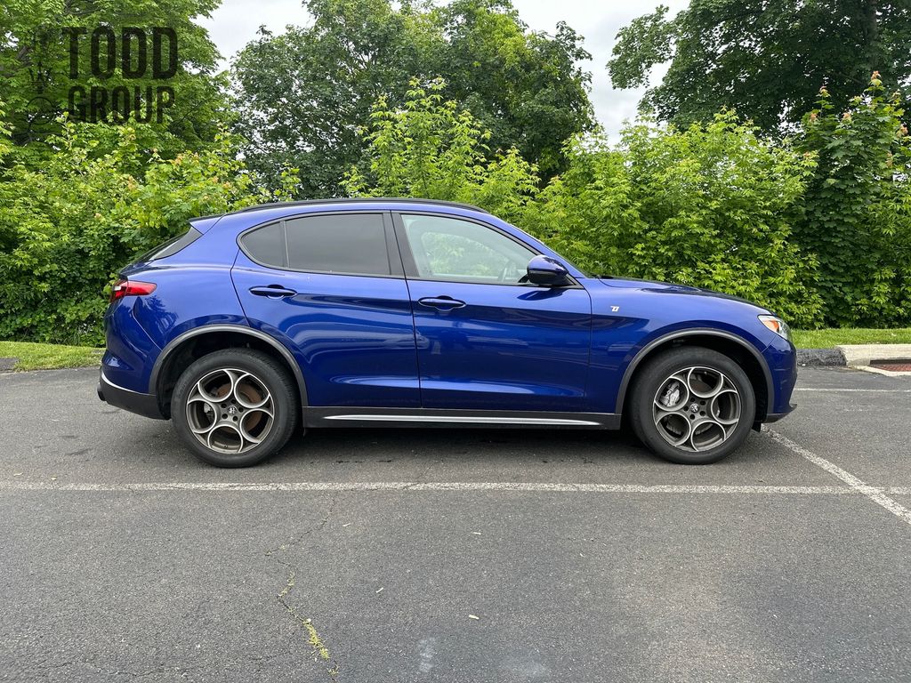 2022 Alfa Romeo Stelvio Ti photo 6