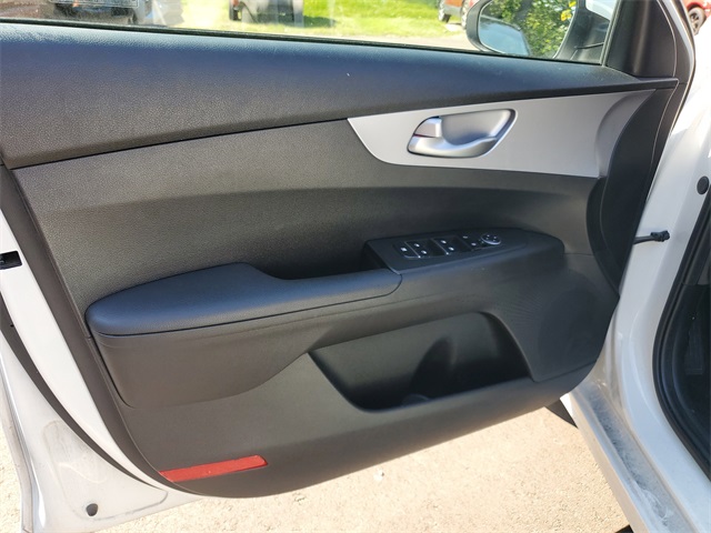 2023 Kia Forte LXS photo 7