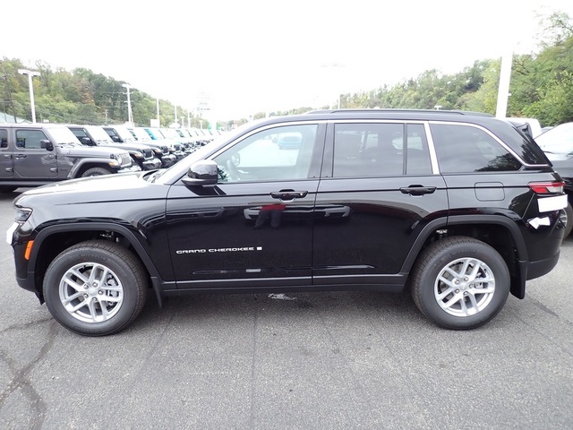 2025 Jeep Grand Cherokee Laredo X photo 2