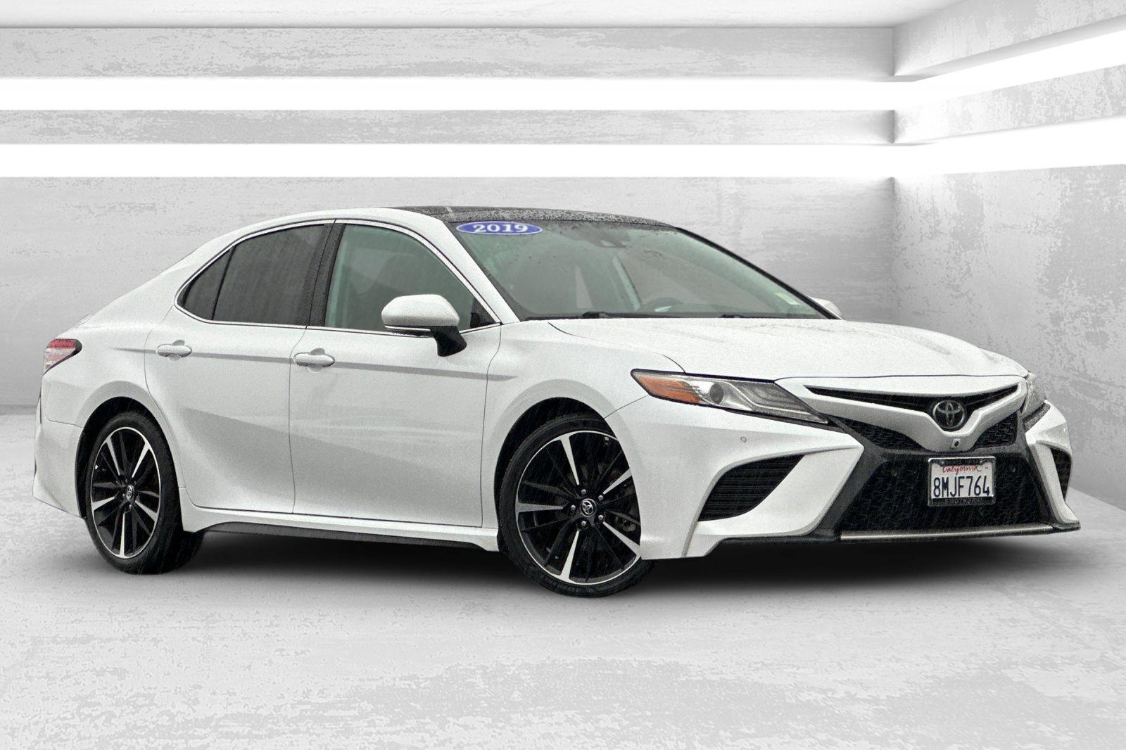 2019 Toyota Camry XSE's photo