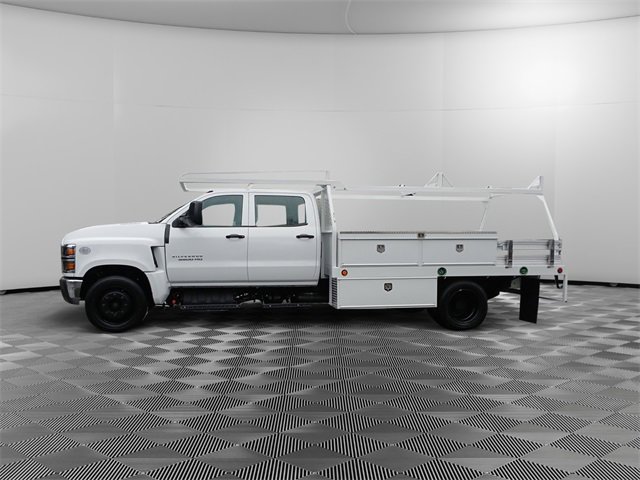 2024 Chevrolet Silverado 5500HD Work Truck photo 2
