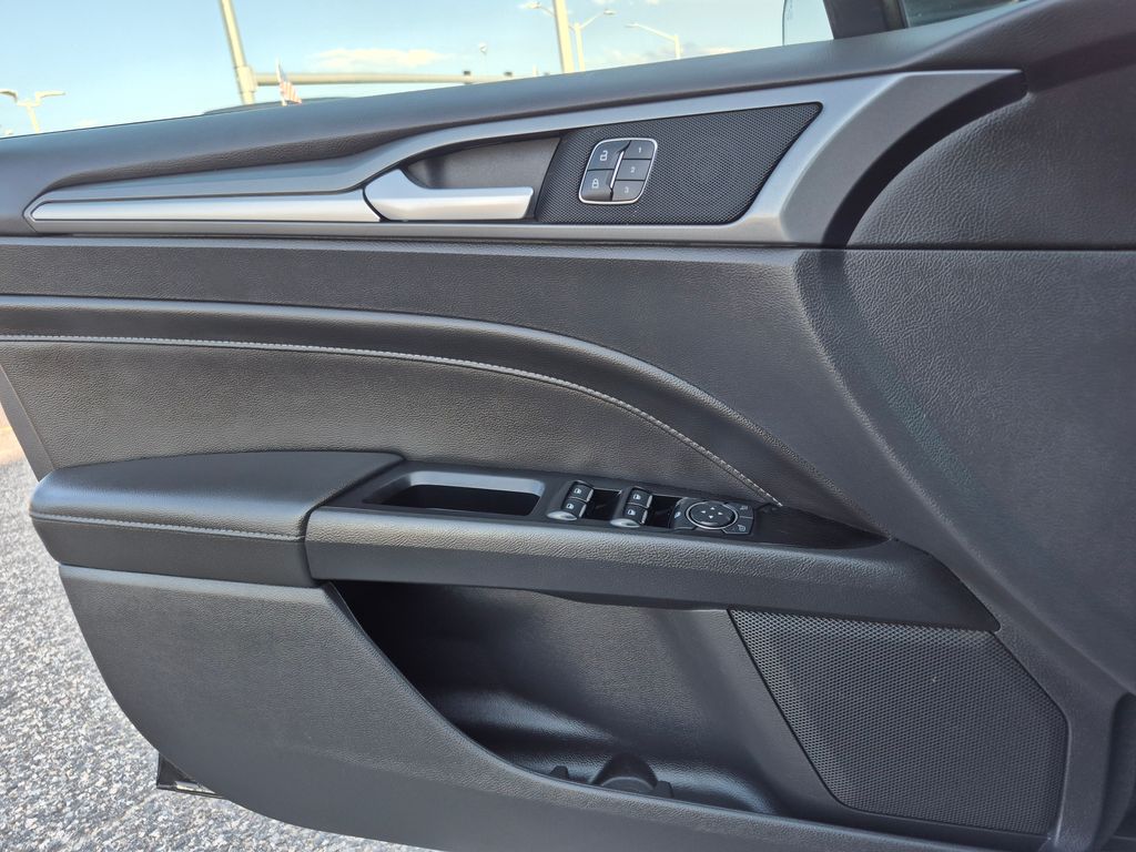 2015 Ford Fusion Energi Titanium photo 13