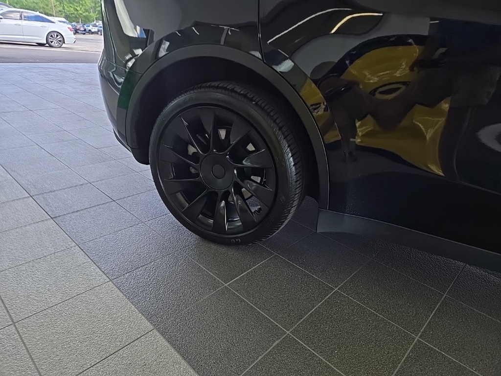 2023 Tesla Model Y Long Range photo 8