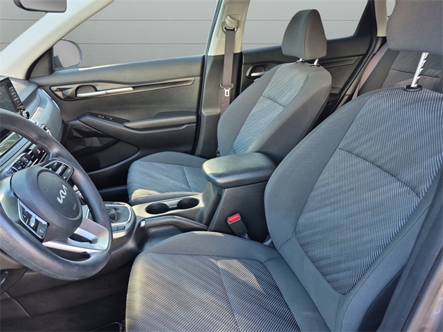 2023 Kia Seltos LX photo 9