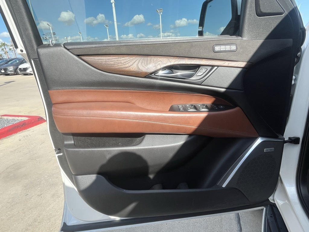 2018 Cadillac Escalade Luxury photo 13