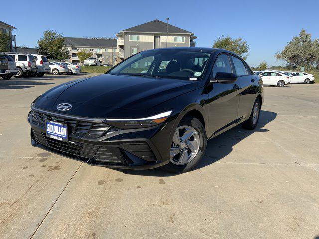 2025 Hyundai Elantra SE's photo