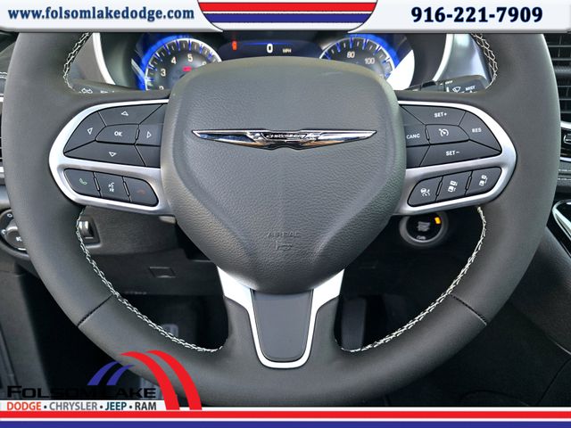2025 Chrysler Pacifica photo 11