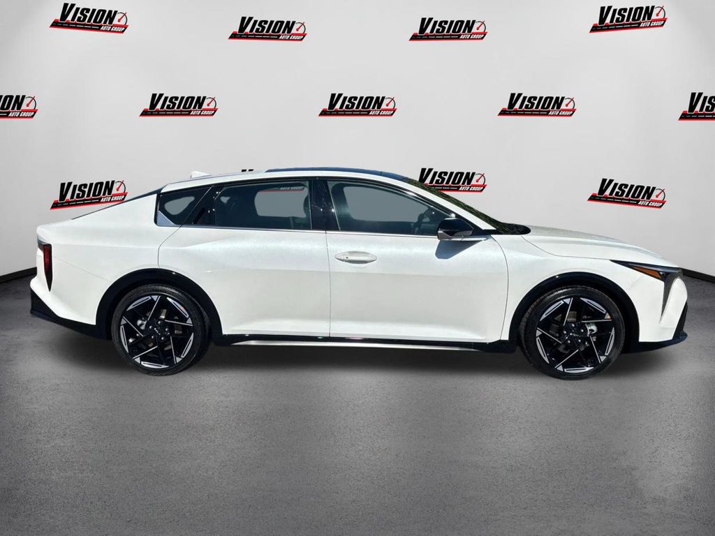 2025 Kia K4 GT-Line photo 4