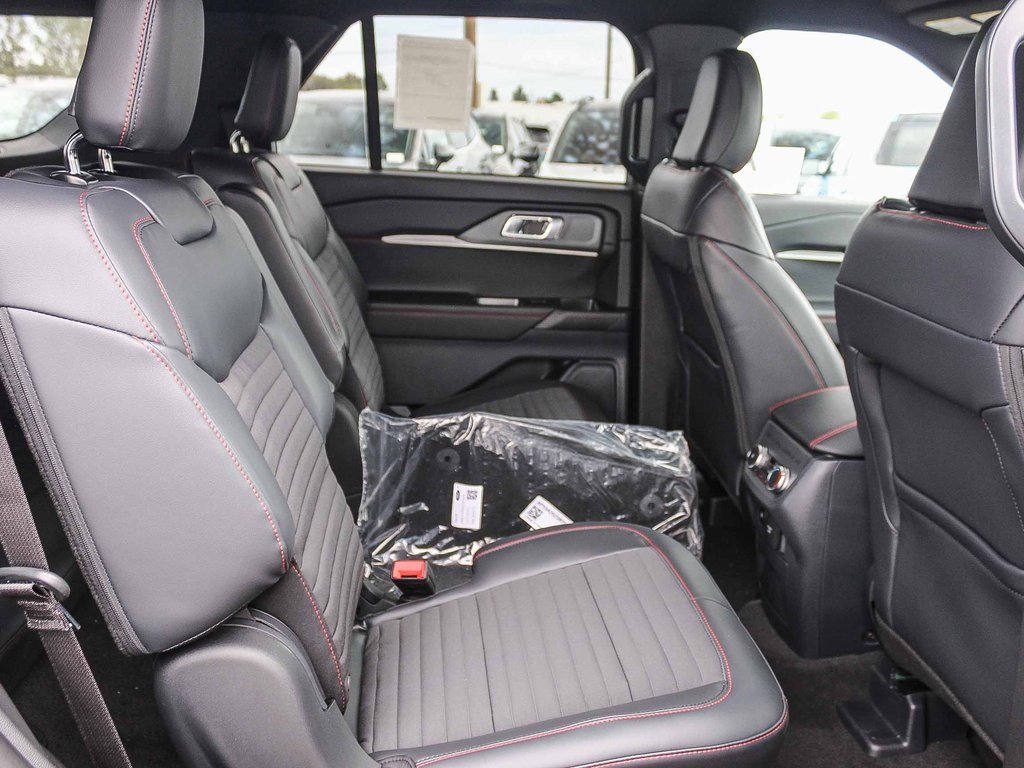 2025 Ford Explorer ST-Line photo 14