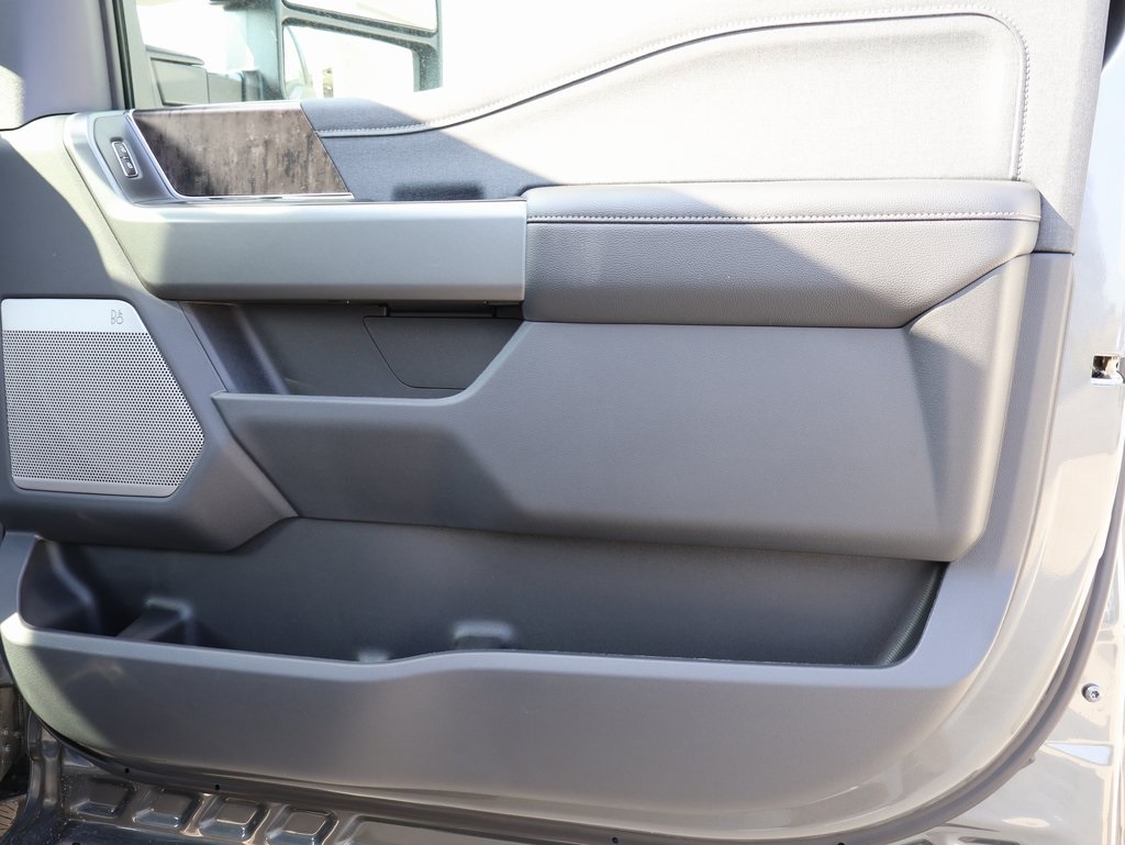 2026 Ford F-250 Lariat photo 8