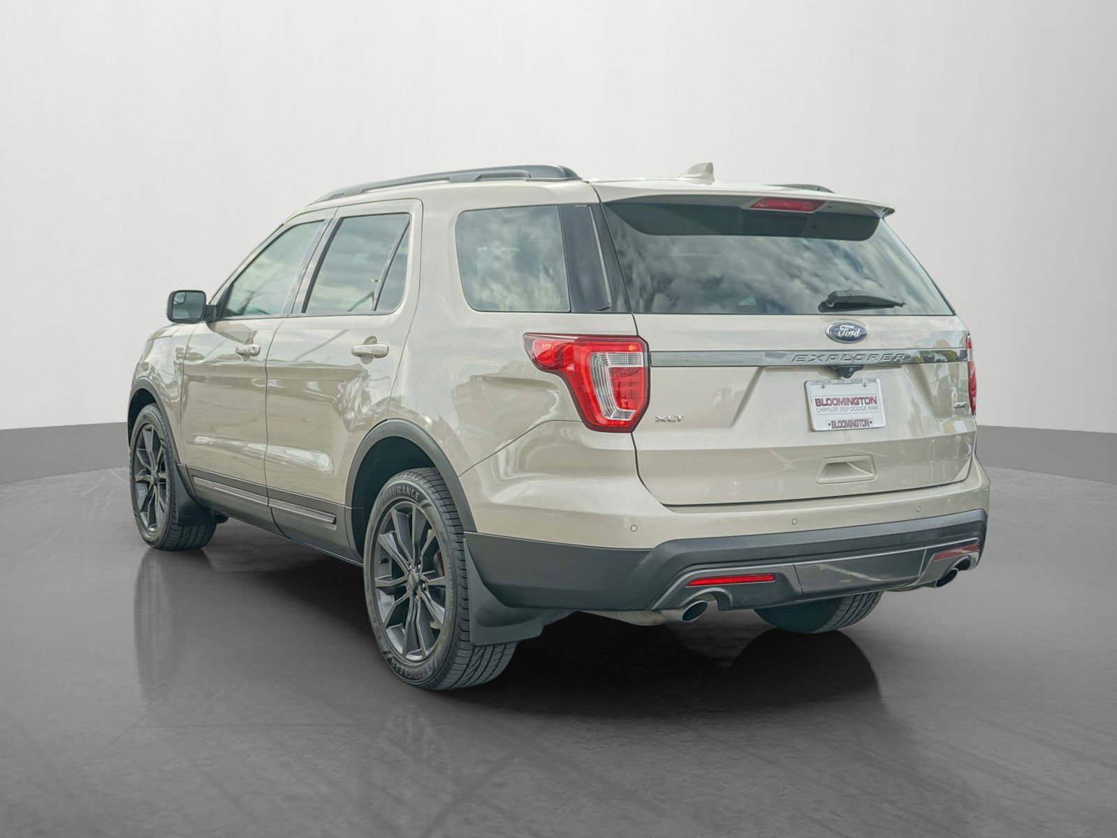 2017 Ford Explorer XLT photo 4