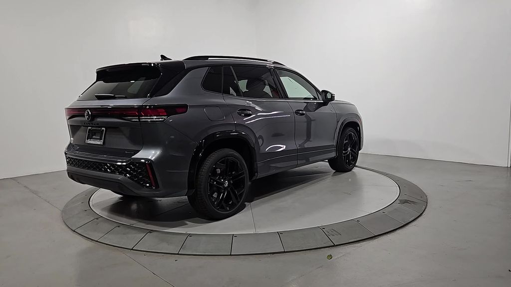 2026 Volkswagen Tiguan SE R-Line Black photo 4