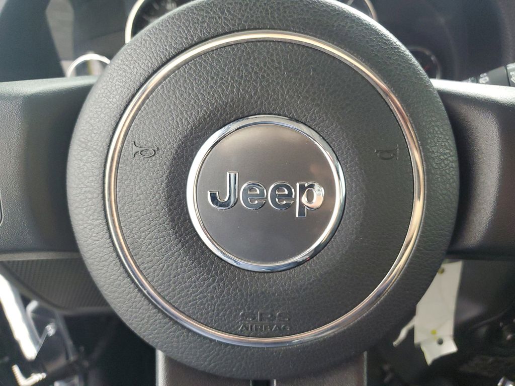 2016 Jeep Wrangler Unlimited Rubicon photo 20
