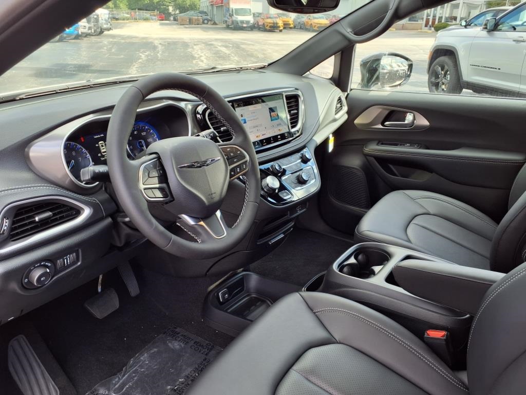 2026 Chrysler Pacifica photo 7