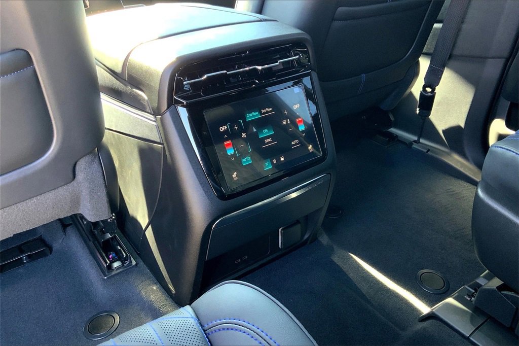 2025 Cadillac Escalade IQ Luxury photo 17